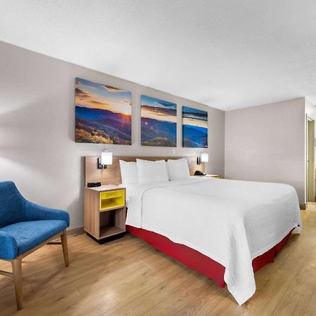 Days Inn By Wyndham Raleigh Midtown Екстер'єр фото