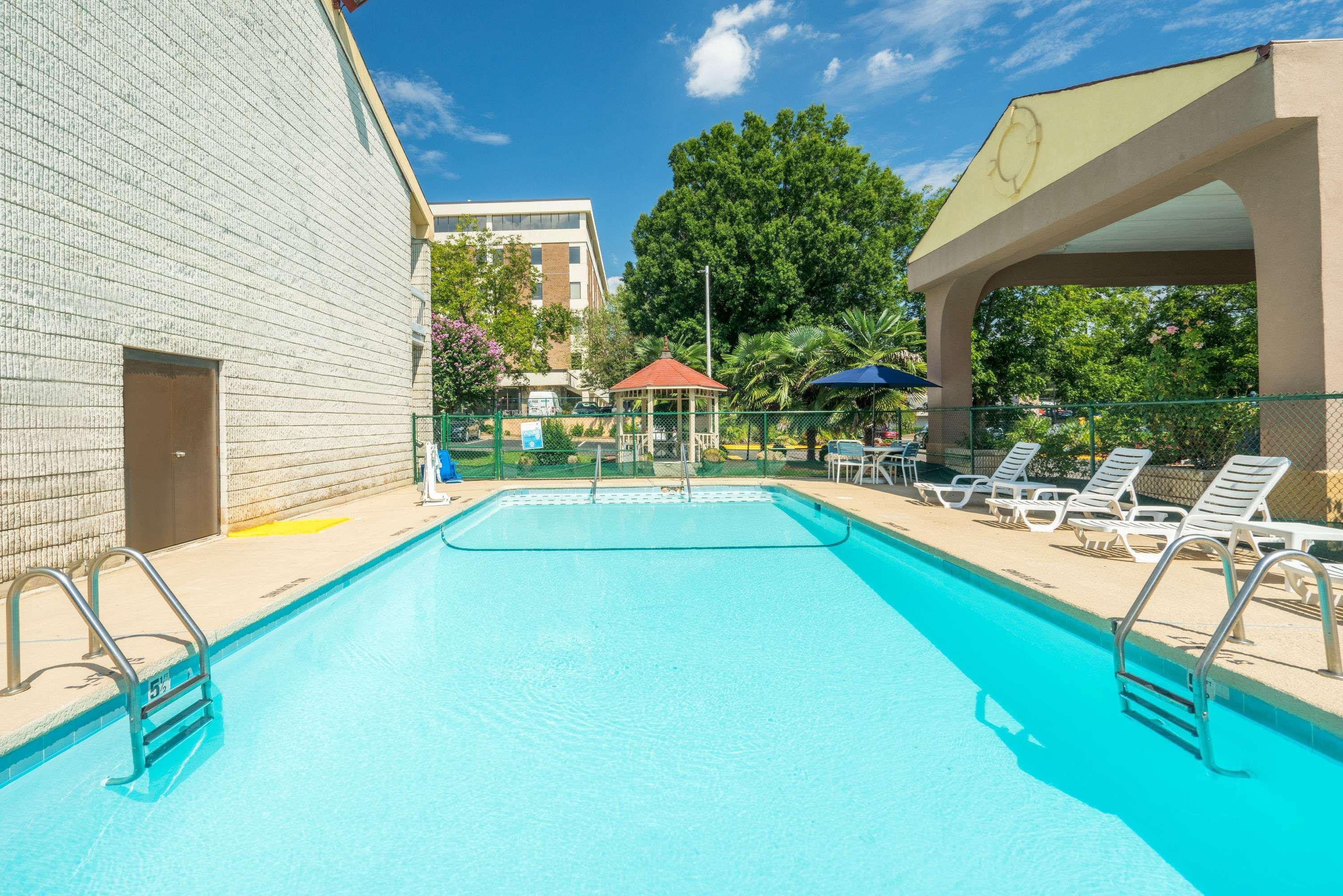 Days Inn By Wyndham Raleigh Midtown Екстер'єр фото
