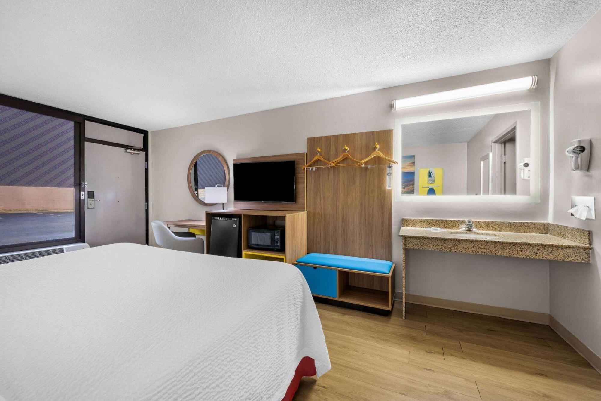Days Inn By Wyndham Raleigh Midtown Екстер'єр фото