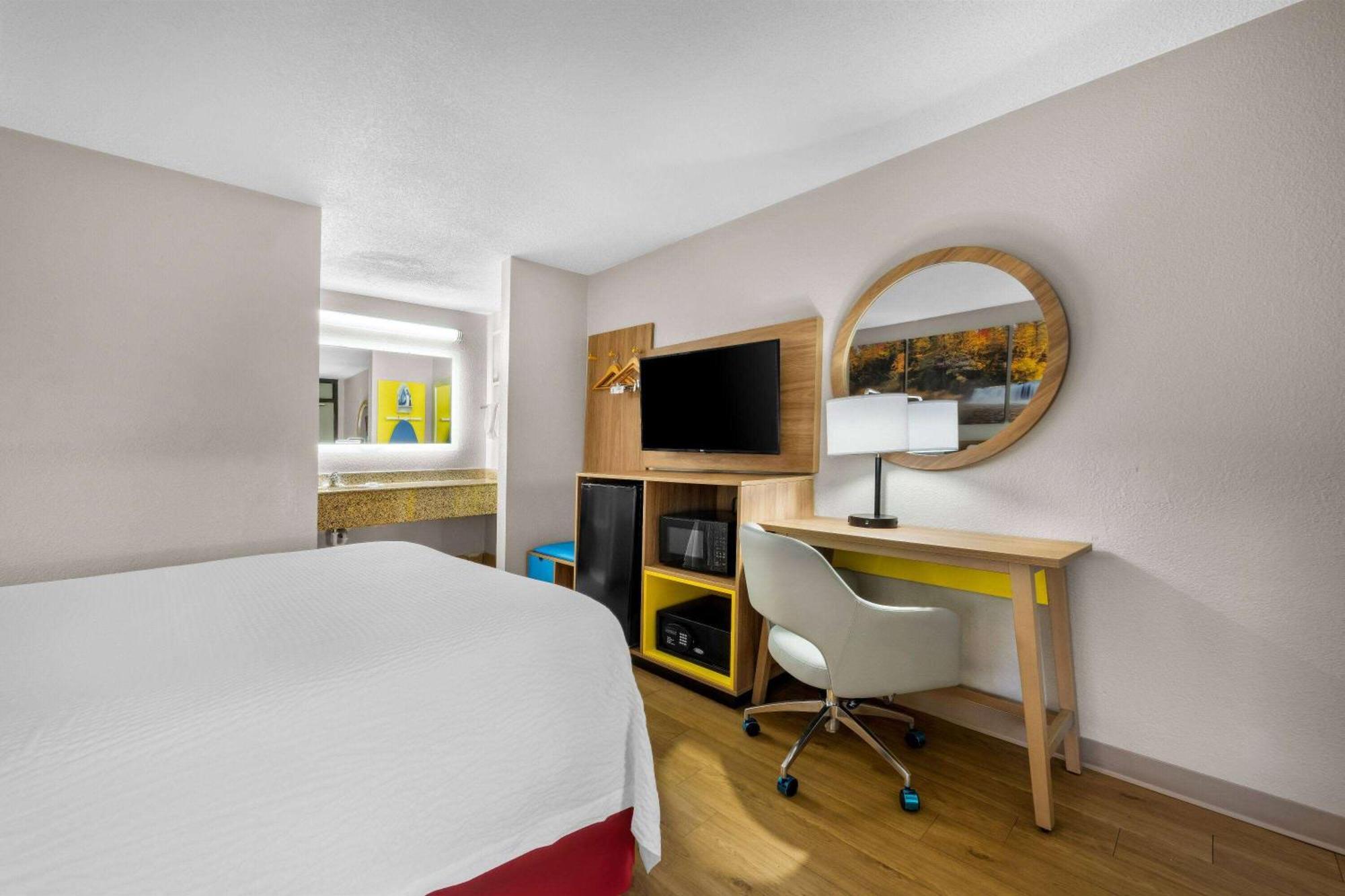 Days Inn By Wyndham Raleigh Midtown Екстер'єр фото