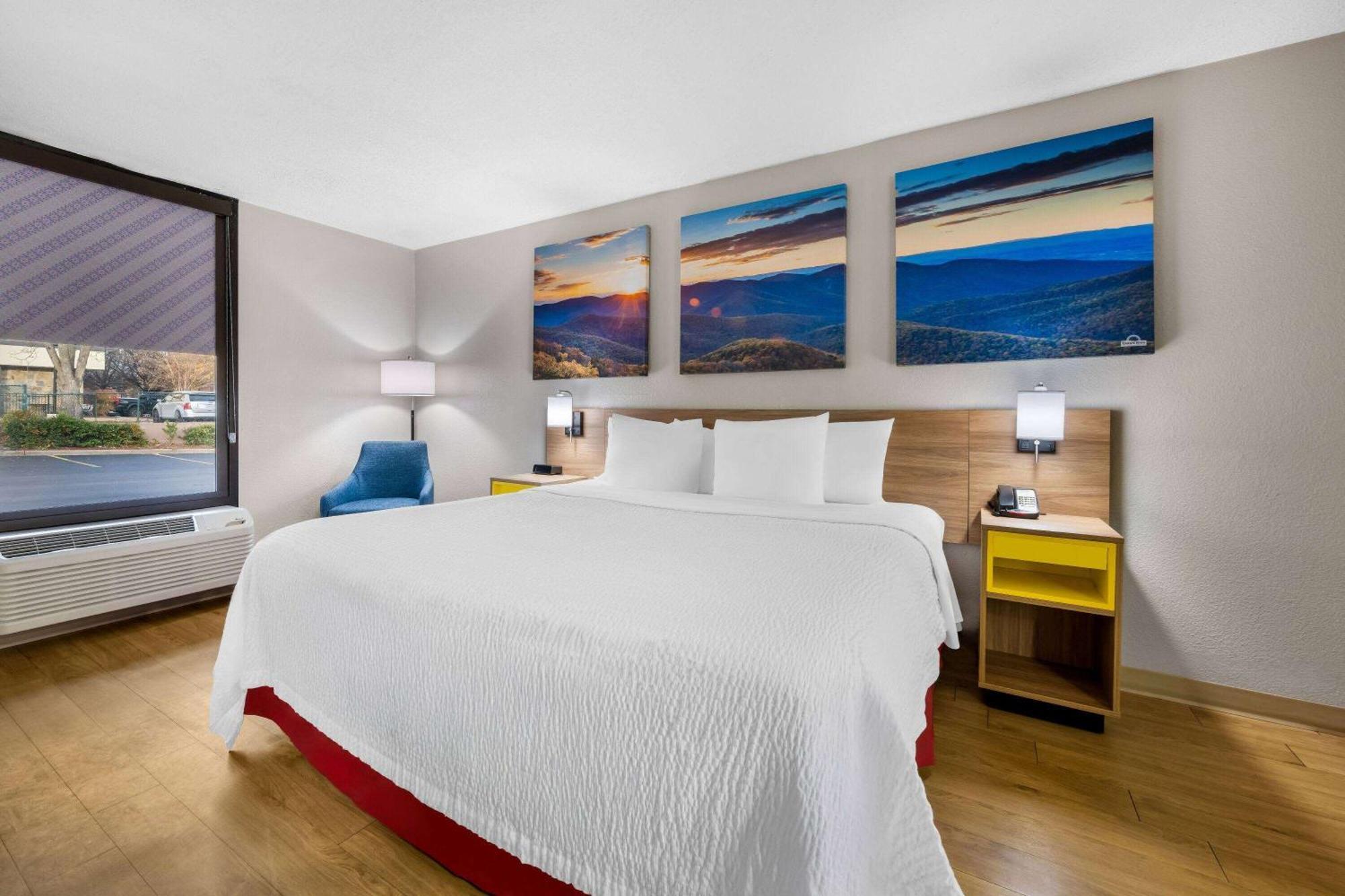 Days Inn By Wyndham Raleigh Midtown Екстер'єр фото
