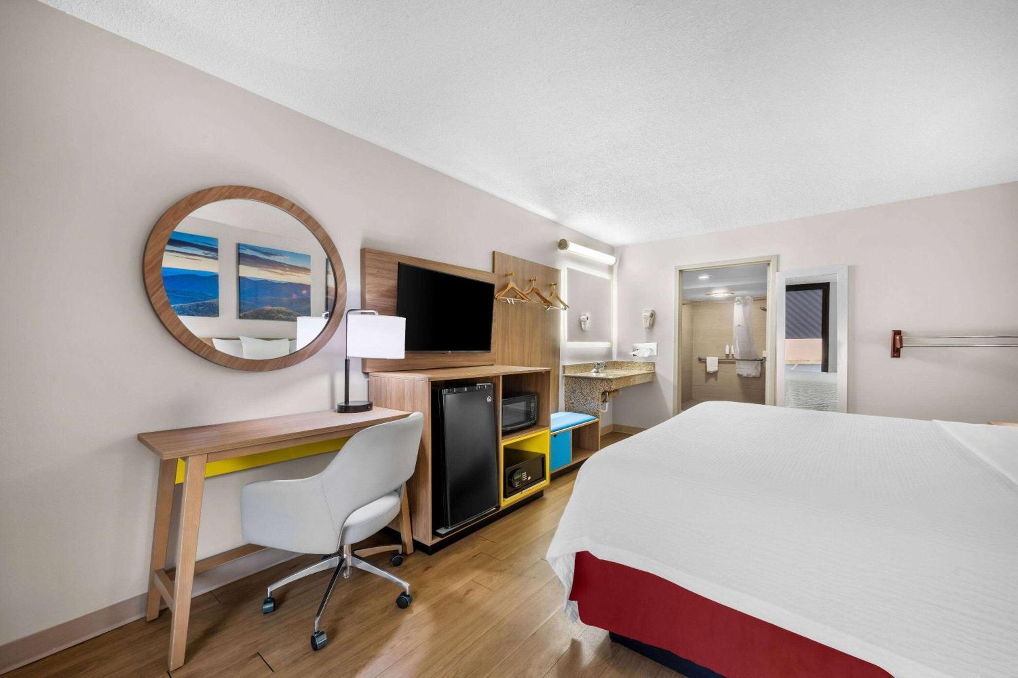 Days Inn By Wyndham Raleigh Midtown Екстер'єр фото