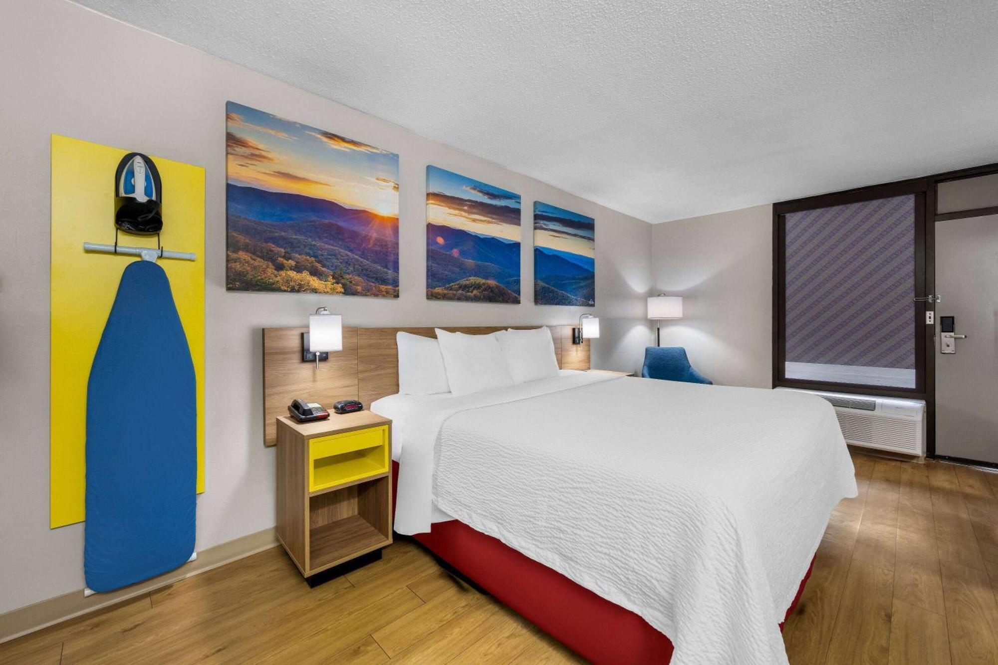Days Inn By Wyndham Raleigh Midtown Екстер'єр фото
