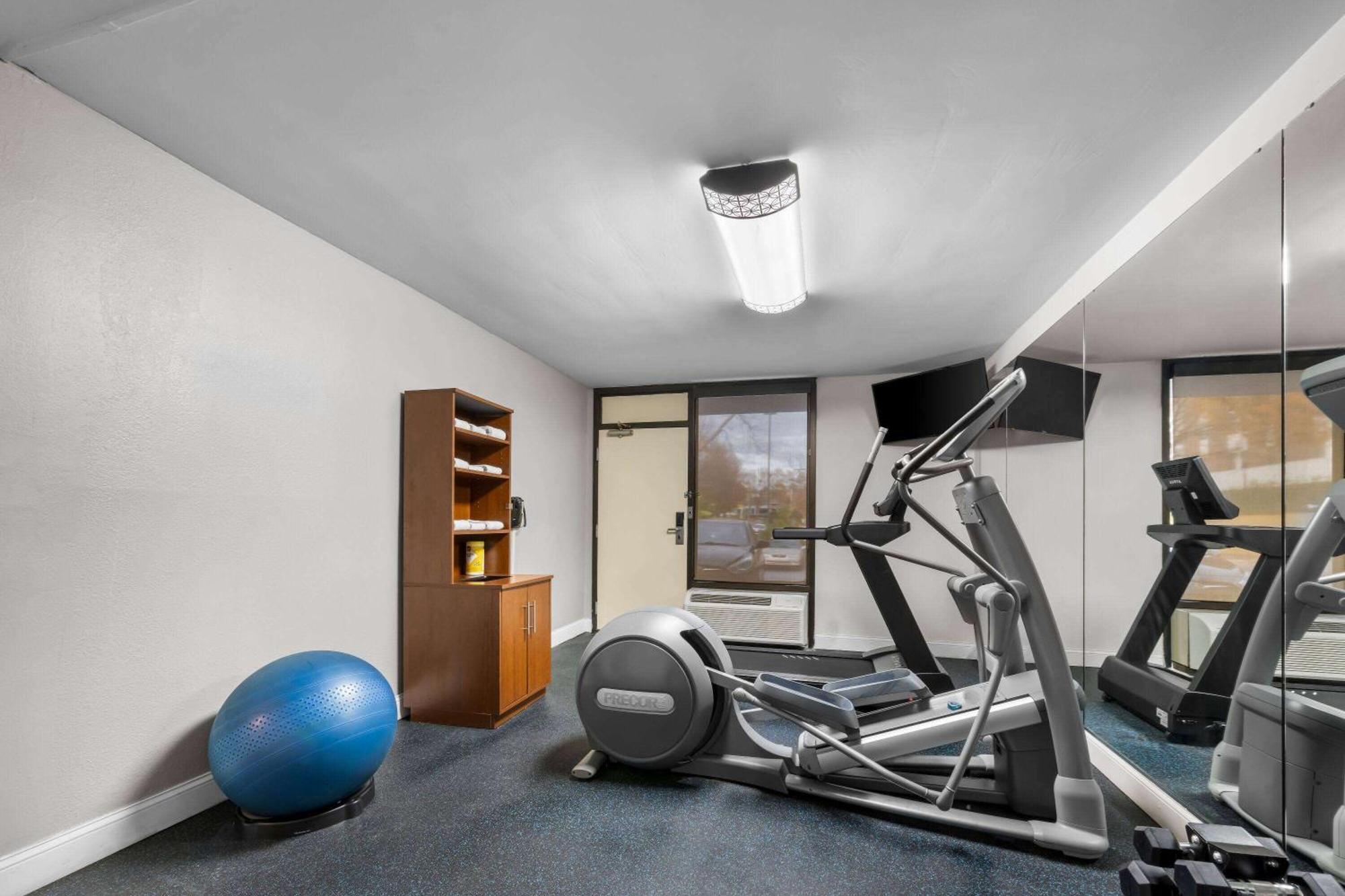 Days Inn By Wyndham Raleigh Midtown Екстер'єр фото