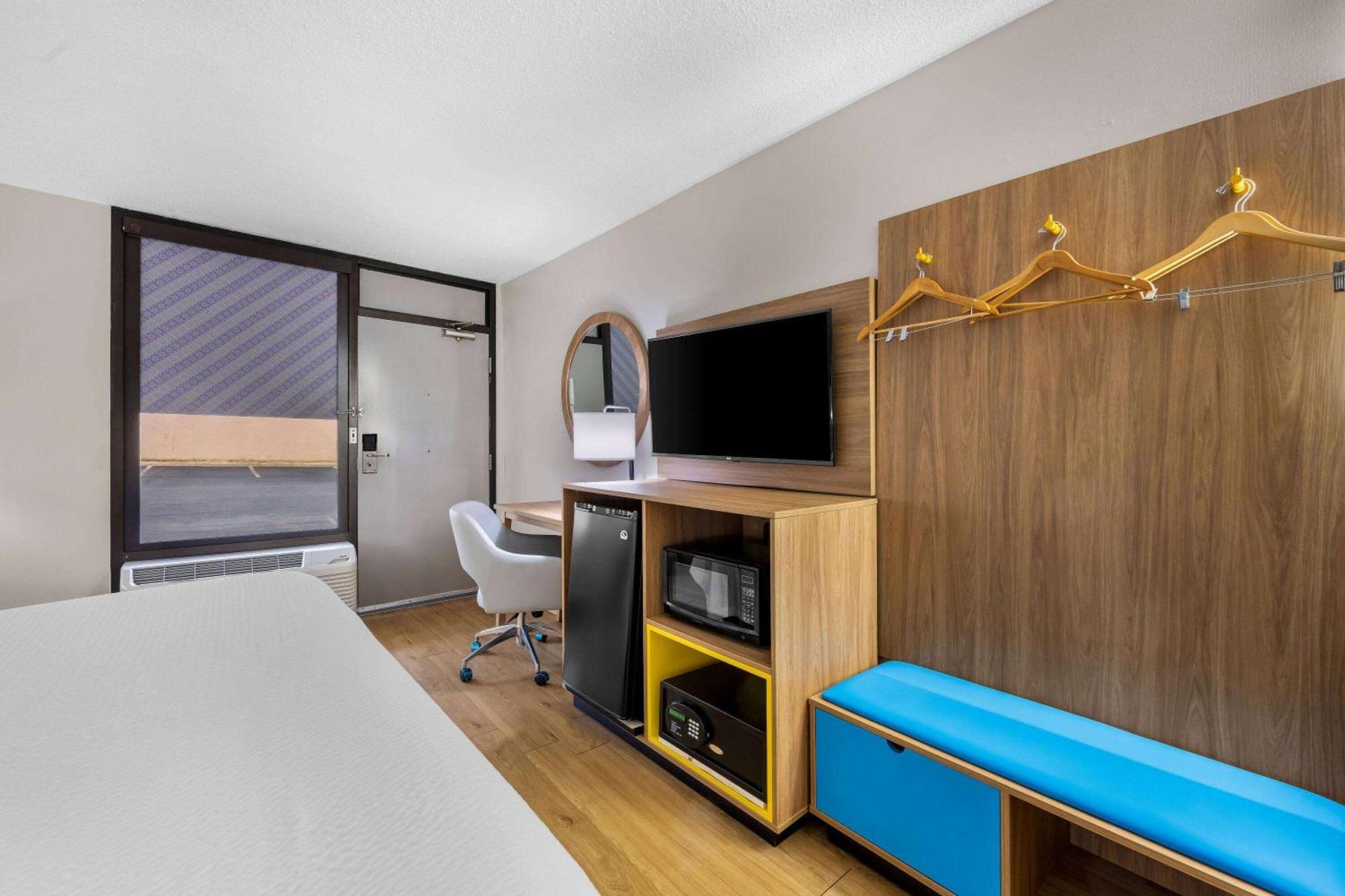 Days Inn By Wyndham Raleigh Midtown Екстер'єр фото