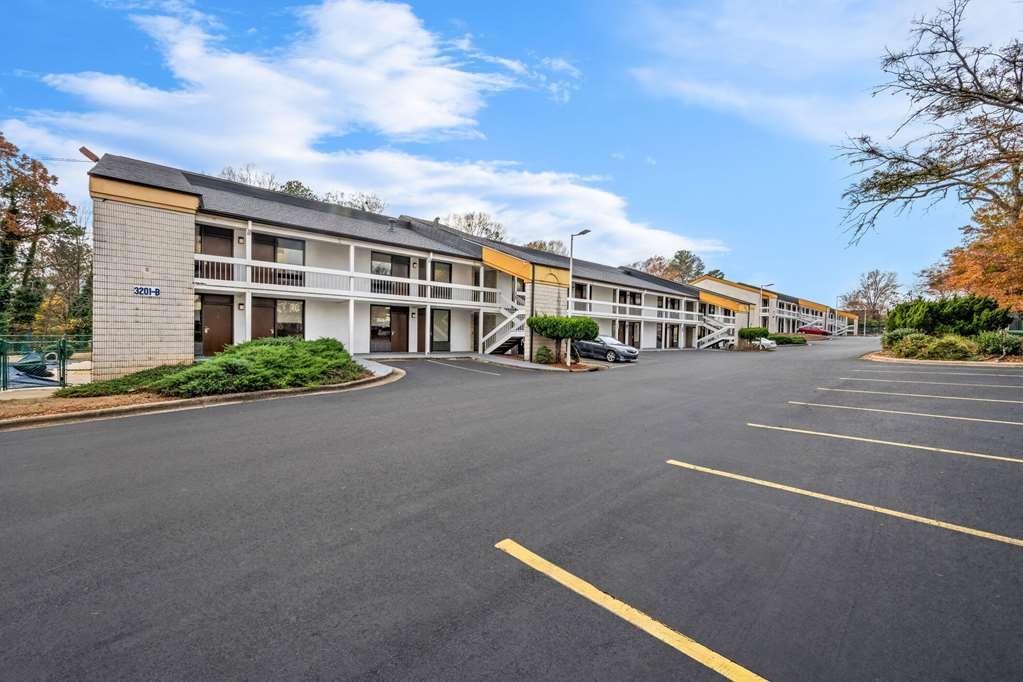 Days Inn By Wyndham Raleigh Midtown Екстер'єр фото