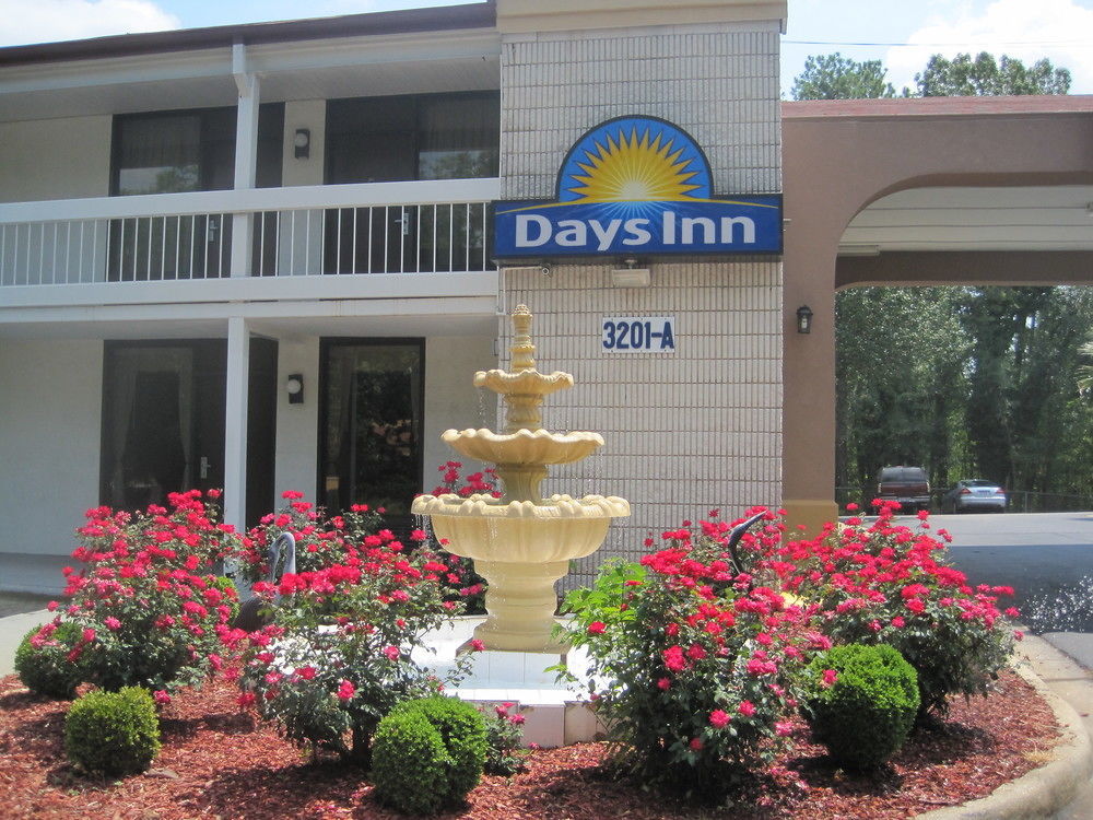Days Inn By Wyndham Raleigh Midtown Екстер'єр фото