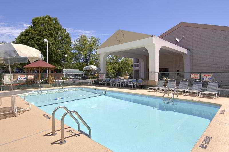 Days Inn By Wyndham Raleigh Midtown Екстер'єр фото