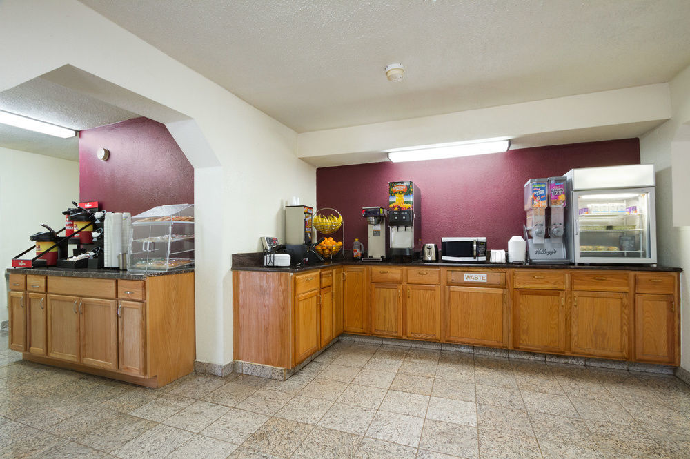 Days Inn By Wyndham Raleigh Midtown Екстер'єр фото