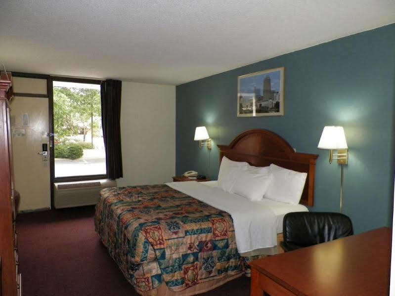 Days Inn By Wyndham Raleigh Midtown Екстер'єр фото