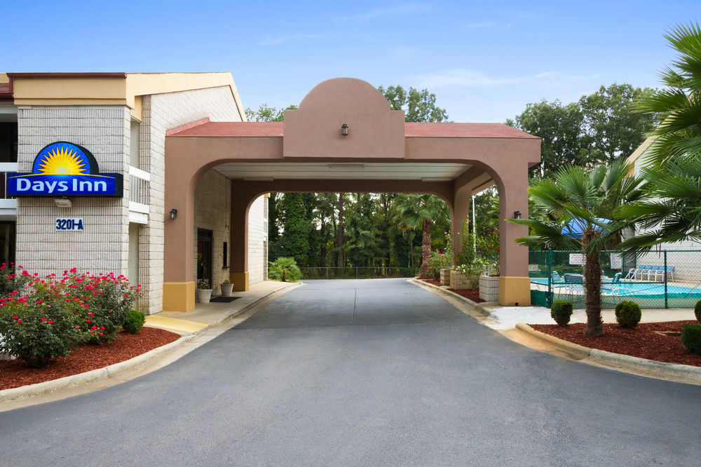 Days Inn By Wyndham Raleigh Midtown Екстер'єр фото