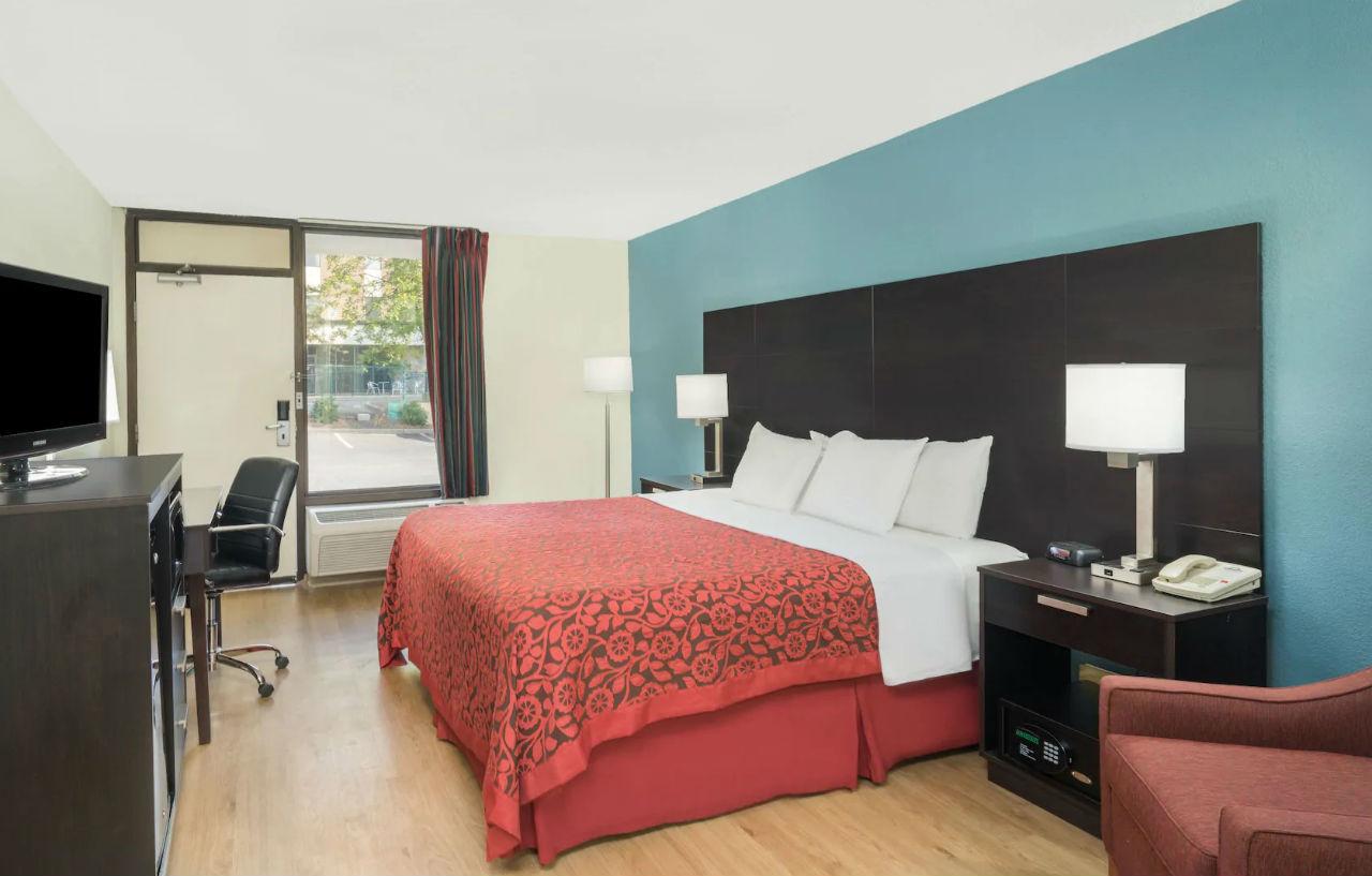 Days Inn By Wyndham Raleigh Midtown Екстер'єр фото